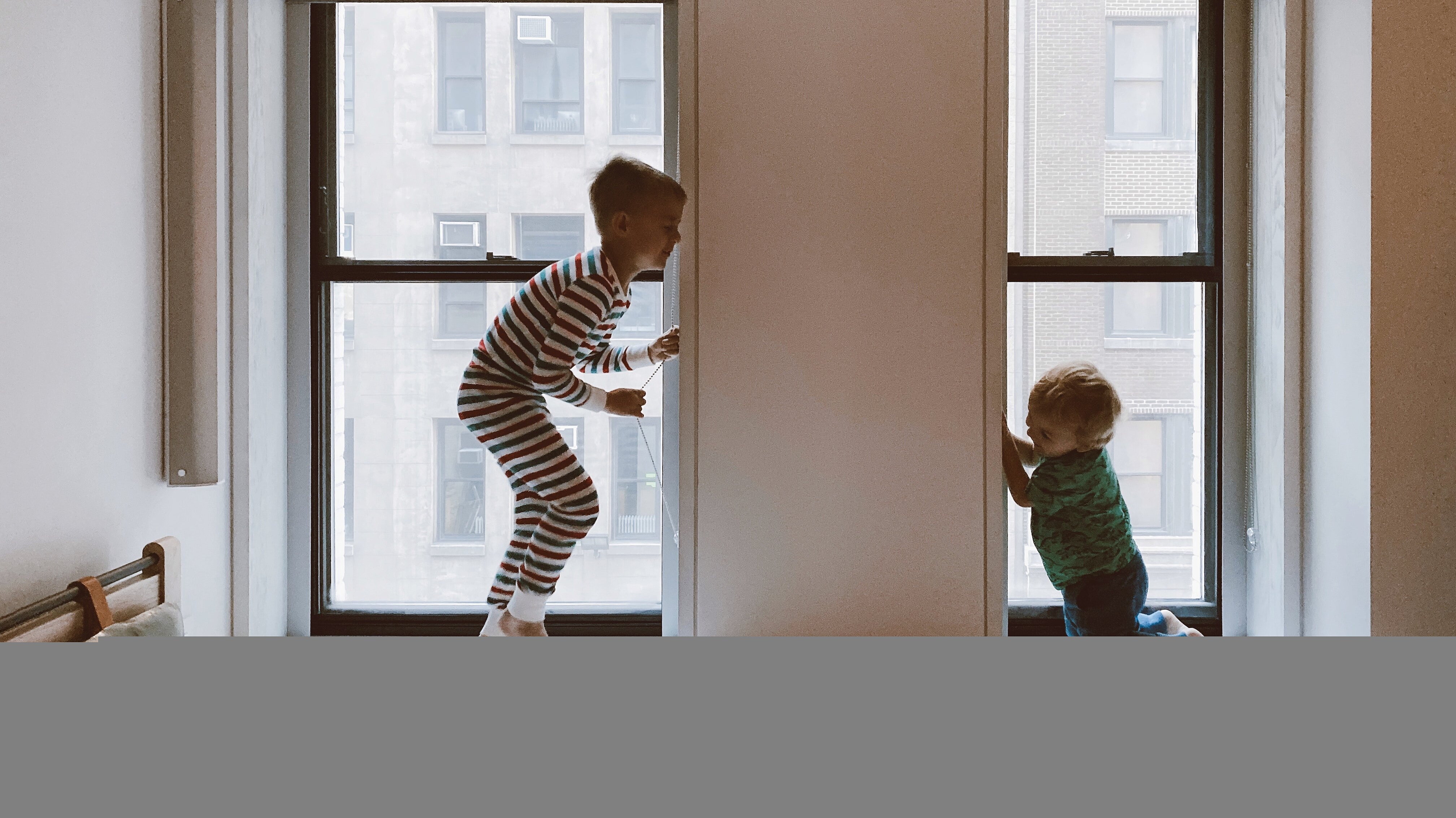 Zwei spielende Kinder